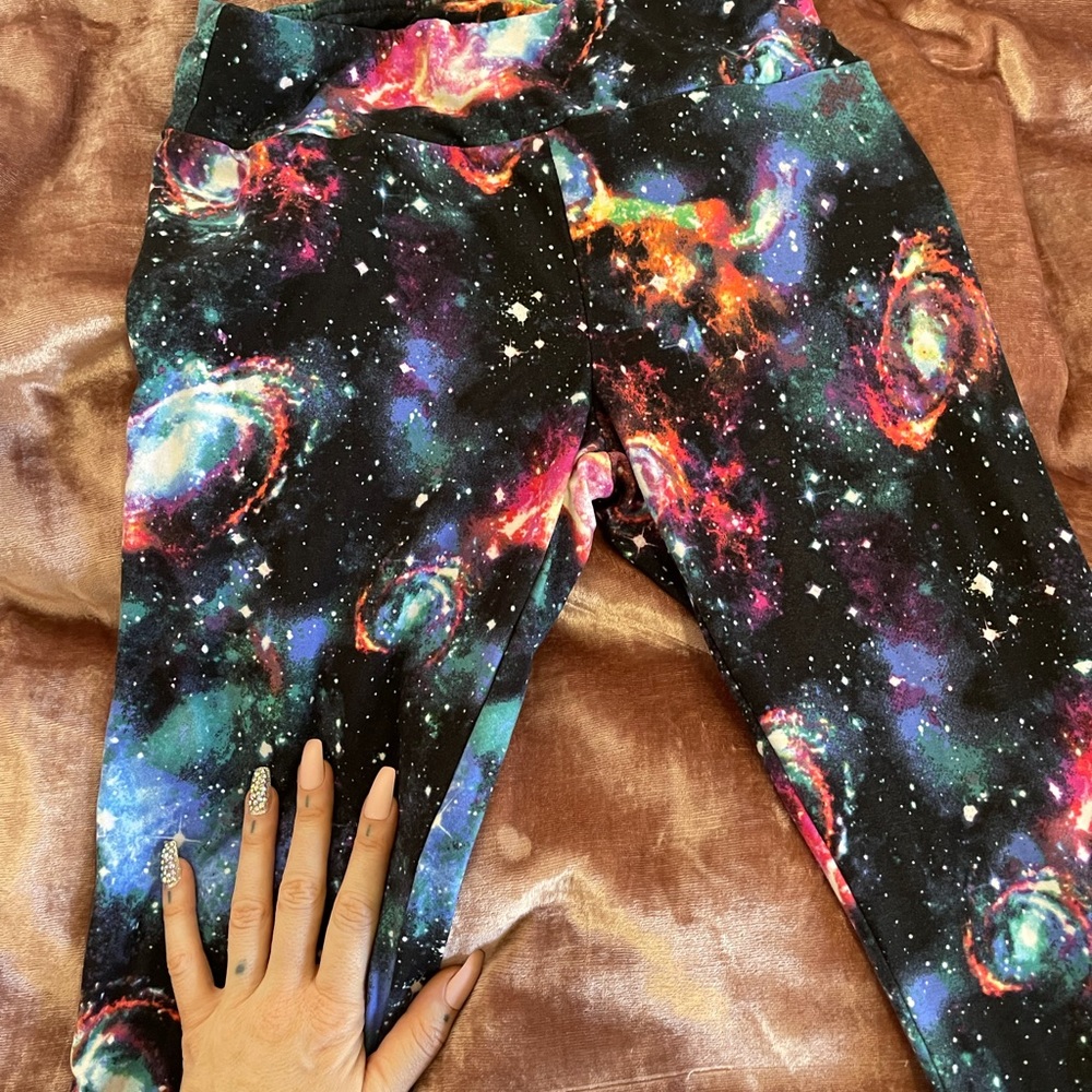 SPACE LEGGINGS 🪐☄️👽🪐 free add on for order over $50
